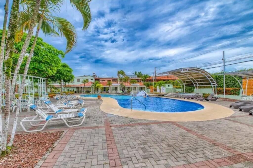 Tropical Condo!Two Story Three Lovely Bedrooms ! Jaco Exterior photo